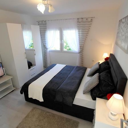 Apartman Ana Otočac Exterior foto