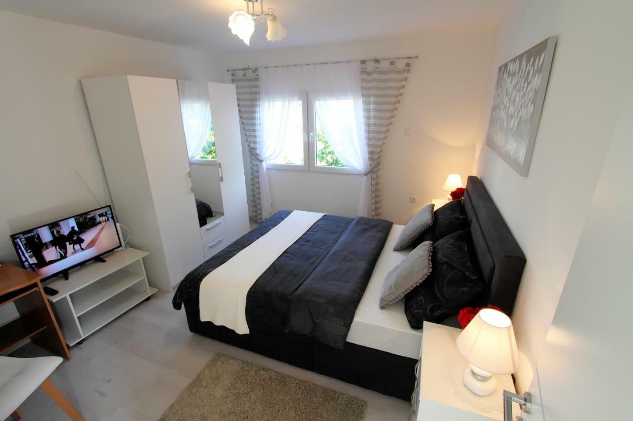 Apartman Ana Otočac Exterior foto