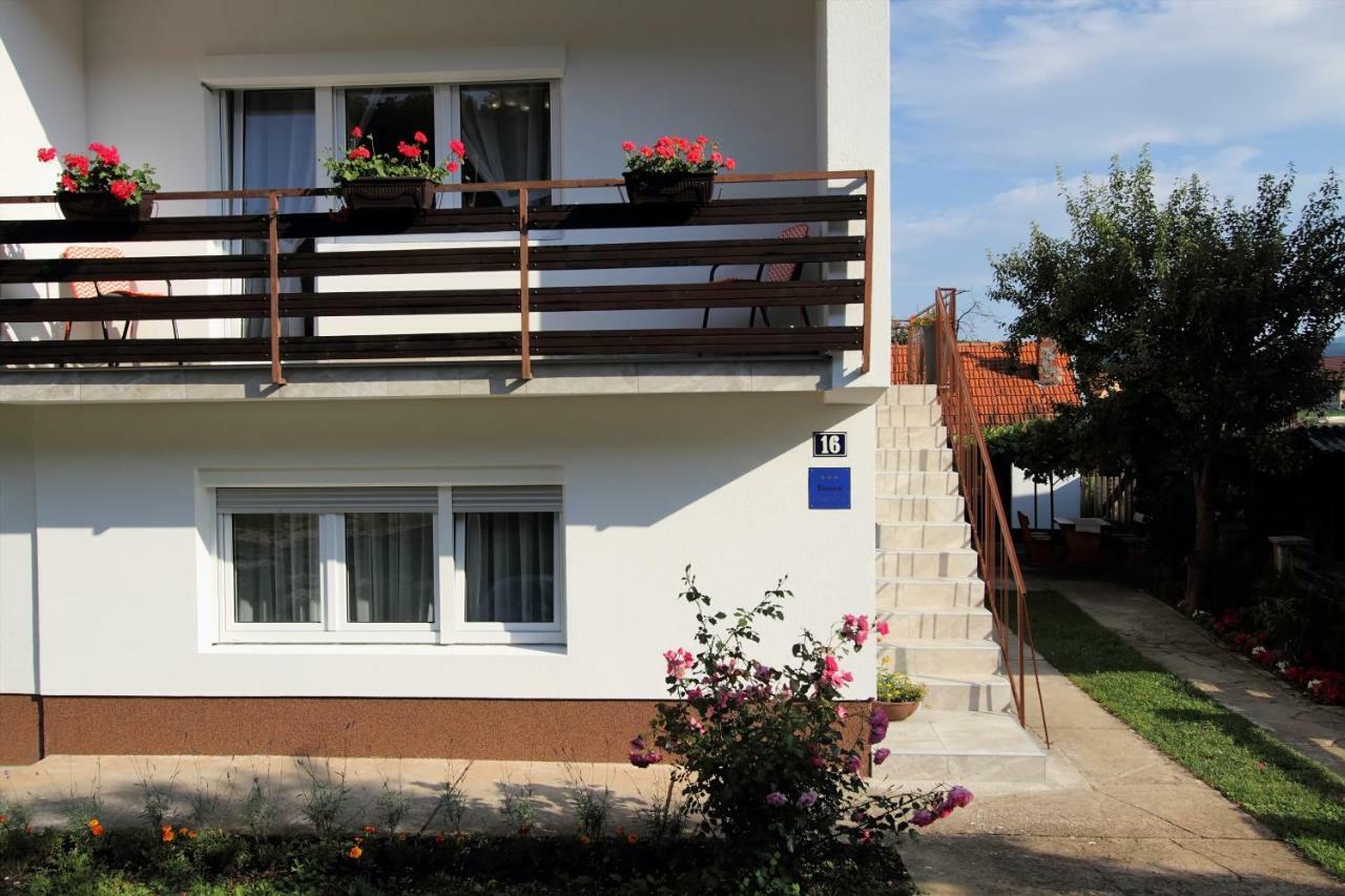 Apartman Ana Otočac Exterior foto