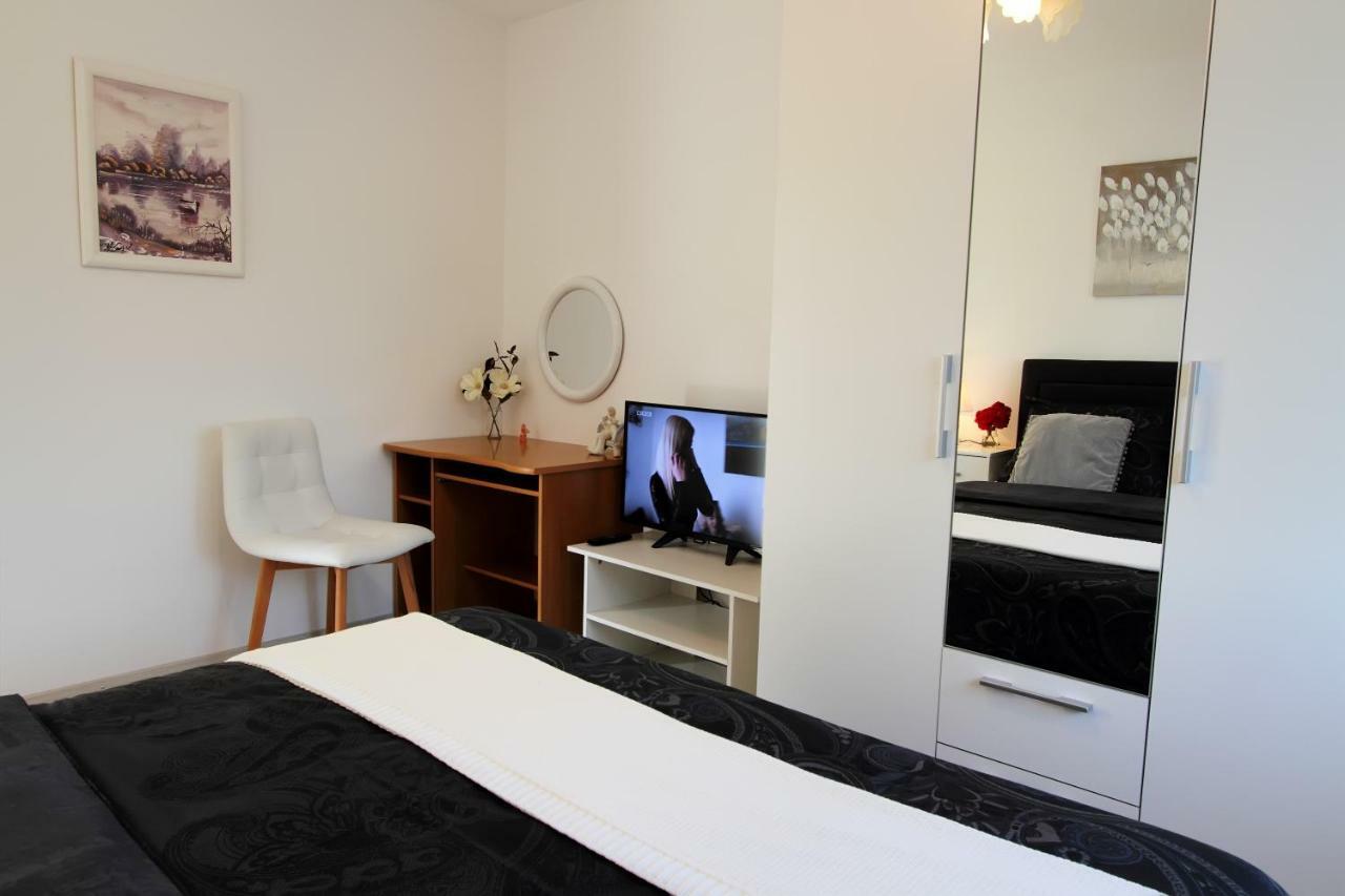 Apartman Ana Otočac Exterior foto
